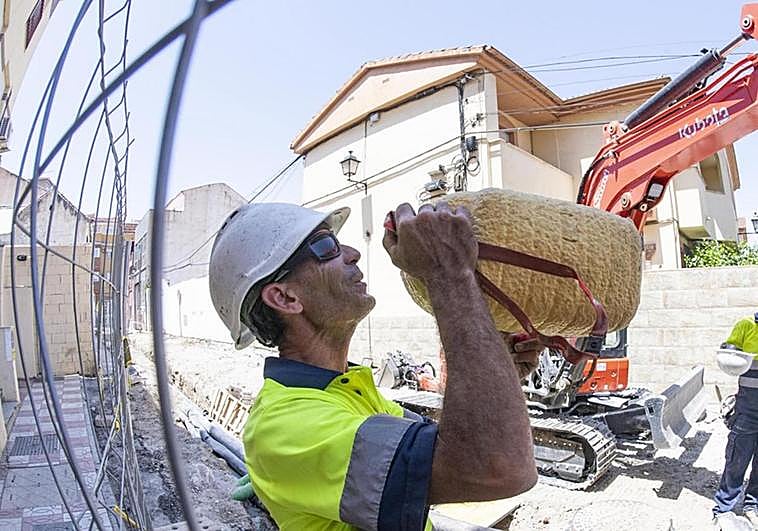 Spanish government says it will ban outdoor work if there are weather
